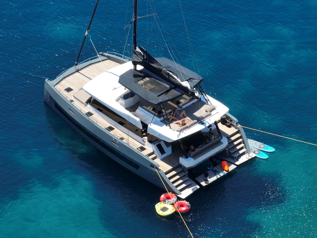 Moonlight at anchor seen from above