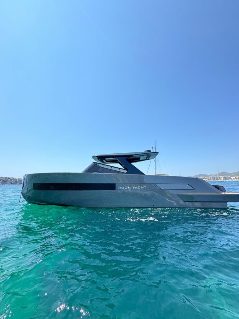 Moon Sportline 45 under way